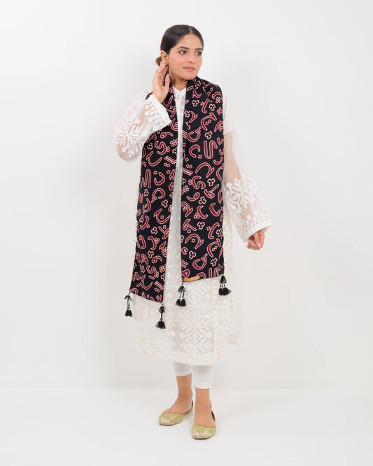 A woman wearing a black outfit with a Black color Sindhi script, stole on a white background.