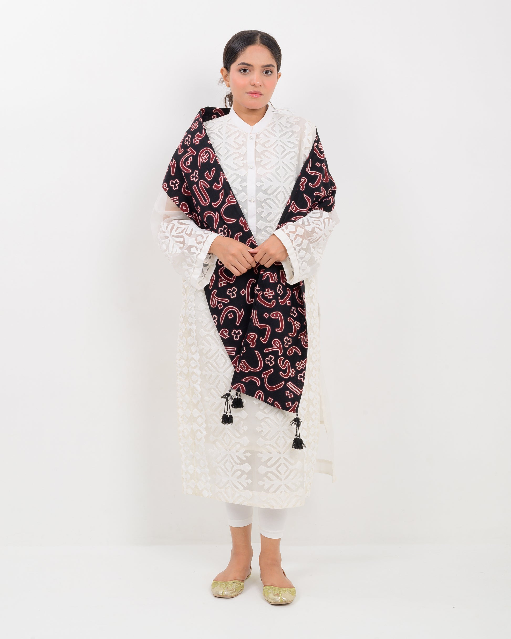 A woman wearing a black outfit with a Black color Sindhi script, stole on a white background.