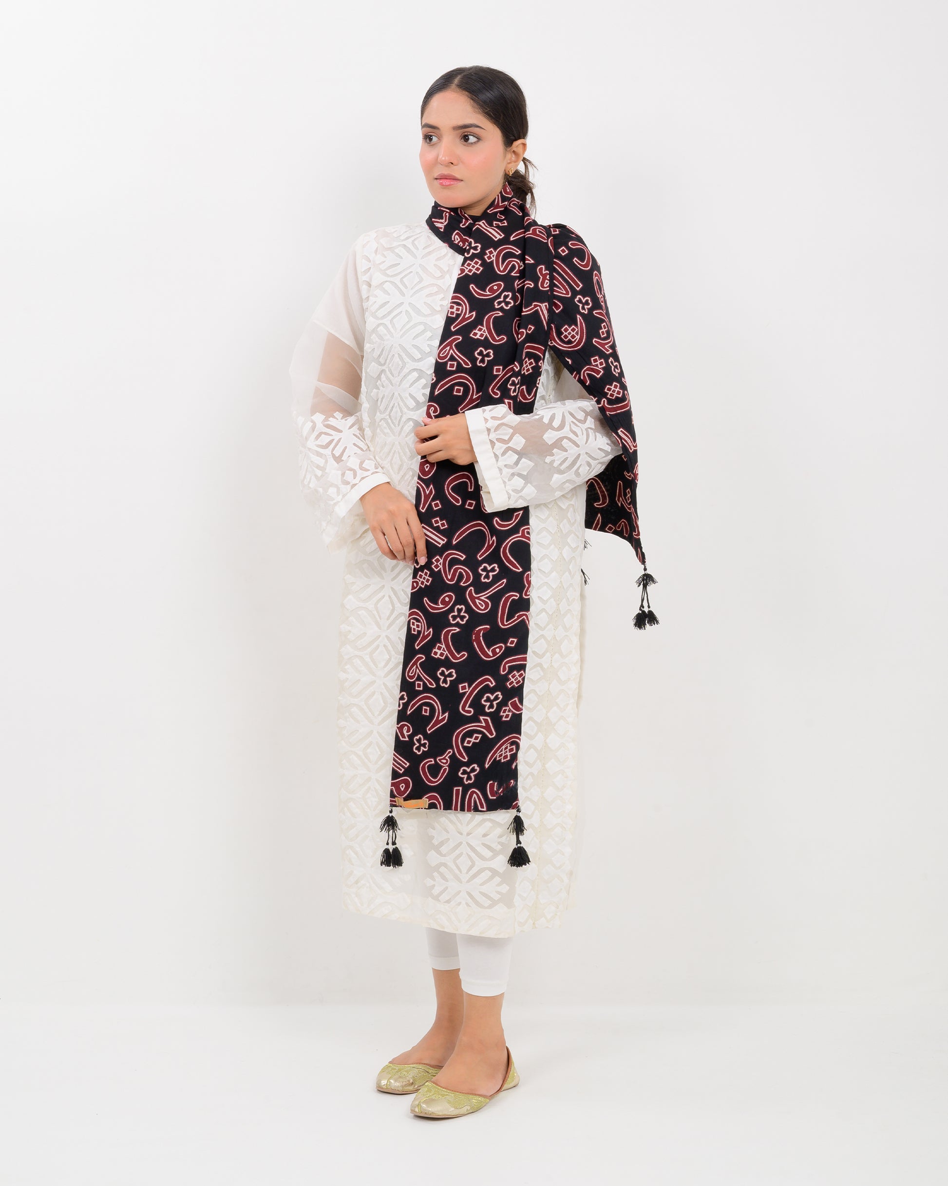 A woman wearing a black outfit with a Black color Sindhi script, stole on a white background.