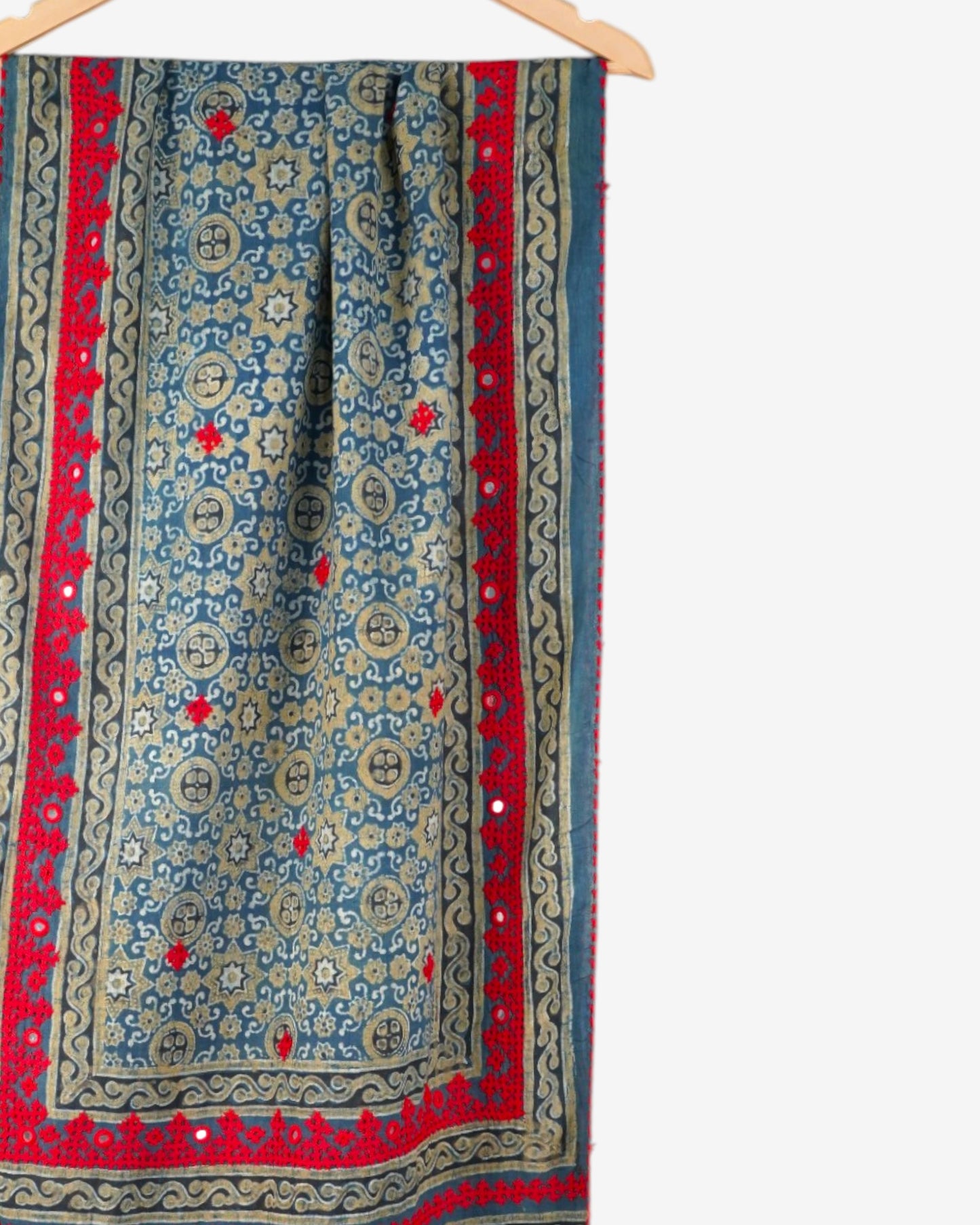 نیچرل ڈائی ہرمچ ایمبروڈیری اسٹول V-3